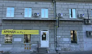 Фасад сталинки на ул. Ефремова, 2 в Сормове после замены четырёх окон