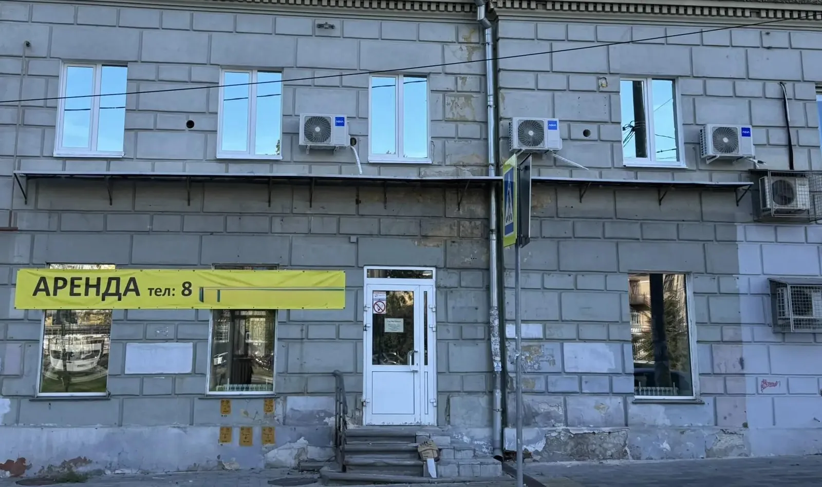 Фасад сталинки на ул. Ефремова, 2 в Сормове после замены четырёх окон