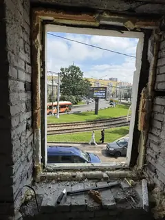 Кирпичный проём после демонтажа старого окна