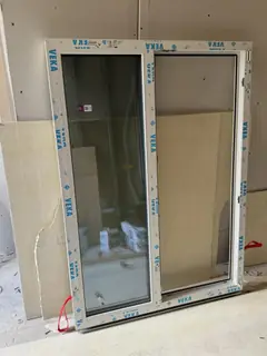 Окно VEKA перед монтажом, стеклопакет с лёгкой тонировкой